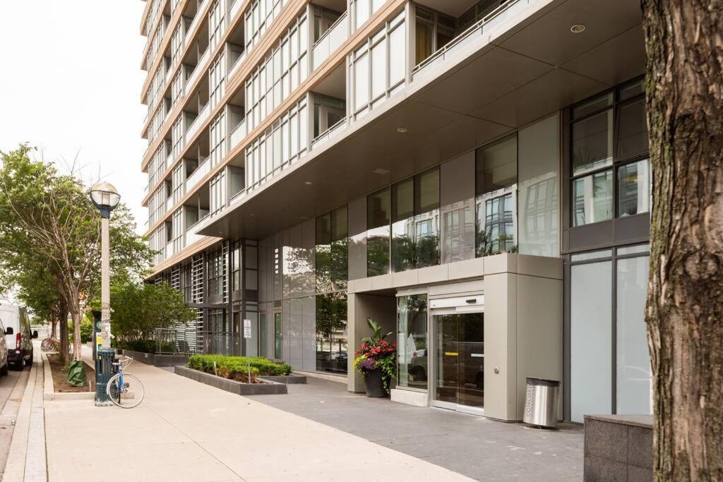 Stylish Downtown Lakeview Condo - One Free Parking Toronto Exteriér fotografie