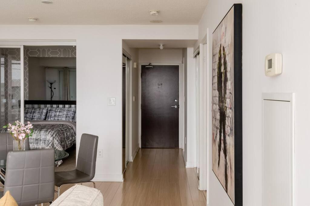 Stylish Downtown Lakeview Condo - One Free Parking Toronto Exteriér fotografie